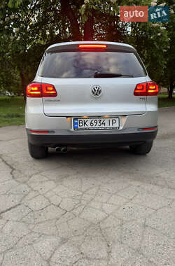 Внедорожник / Кроссовер Volkswagen Tiguan 2016 в 