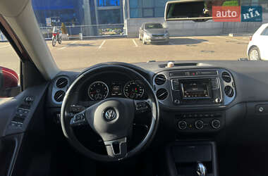 Позашляховик / Кросовер Volkswagen Tiguan 2016 в 