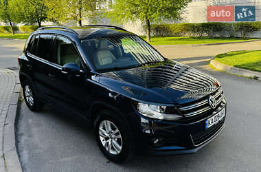 Позашляховик / Кросовер Volkswagen Tiguan 2016 в Києві