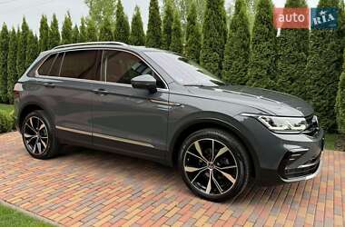 Внедорожник / Кроссовер Volkswagen Tiguan 2021 в 