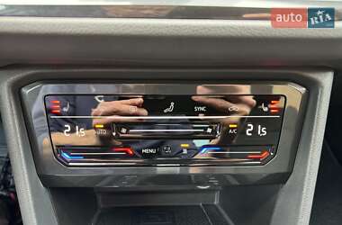 Внедорожник / Кроссовер Volkswagen Tiguan 2021 в 