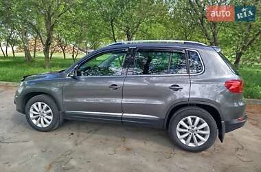 Позашляховик / Кросовер Volkswagen Tiguan 2015 в 