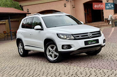 Позашляховик / Кросовер Volkswagen Tiguan 2015 в 