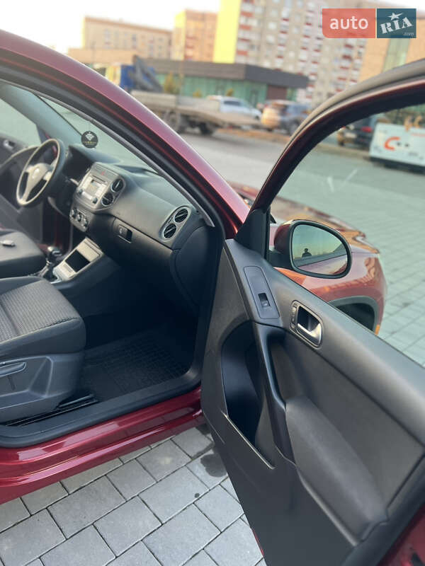 Внедорожник / Кроссовер Volkswagen Tiguan 2010 в Хмельницком