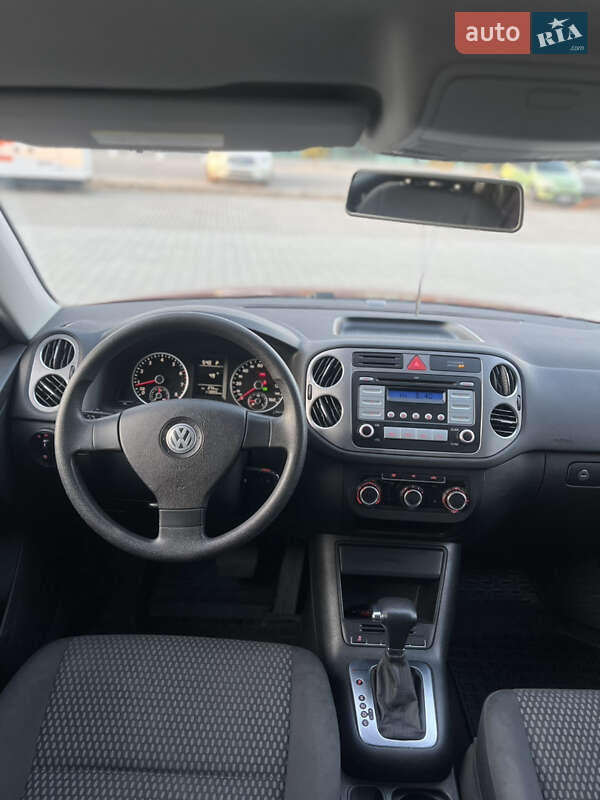 Внедорожник / Кроссовер Volkswagen Tiguan 2010 в Хмельницком