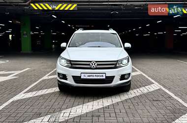 Позашляховик / Кросовер Volkswagen Tiguan 2015 в 