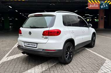 Позашляховик / Кросовер Volkswagen Tiguan 2015 в 