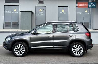 Внедорожник / Кроссовер Volkswagen Tiguan 2011 в 