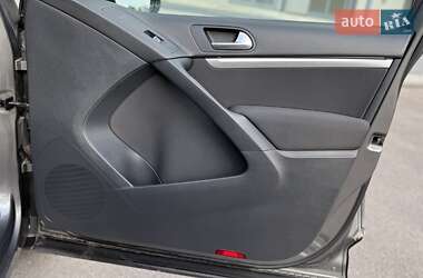Внедорожник / Кроссовер Volkswagen Tiguan 2011 в 
