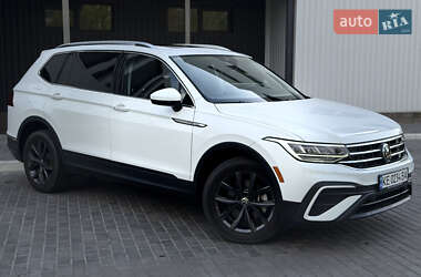 Внедорожник / Кроссовер Volkswagen Tiguan 2021 в 