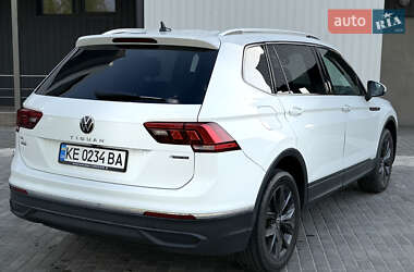 Внедорожник / Кроссовер Volkswagen Tiguan 2021 в 