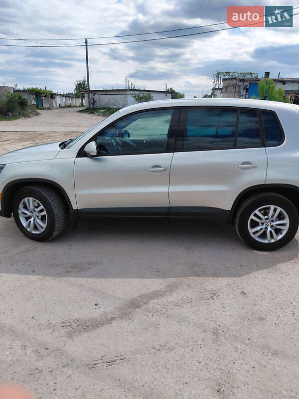 Внедорожник / Кроссовер Volkswagen Tiguan 2011 в Нетешине