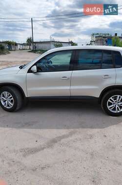 Внедорожник / Кроссовер Volkswagen Tiguan 2011 в 