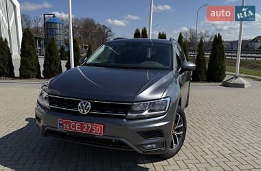 Внедорожник / Кроссовер Volkswagen Tiguan 2017 в 