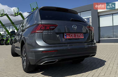 Внедорожник / Кроссовер Volkswagen Tiguan 2017 в 