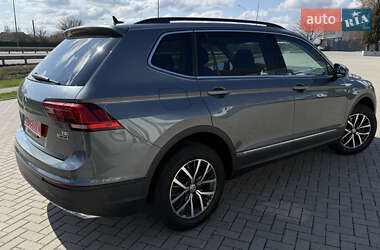 Внедорожник / Кроссовер Volkswagen Tiguan 2017 в 