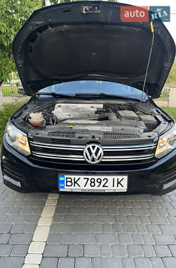 Внедорожник / Кроссовер Volkswagen Tiguan 2016 в 