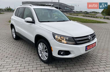 Позашляховик / Кросовер Volkswagen Tiguan 2015 в 