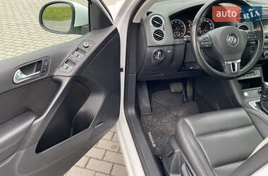 Позашляховик / Кросовер Volkswagen Tiguan 2015 в 