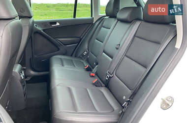 Позашляховик / Кросовер Volkswagen Tiguan 2015 в 