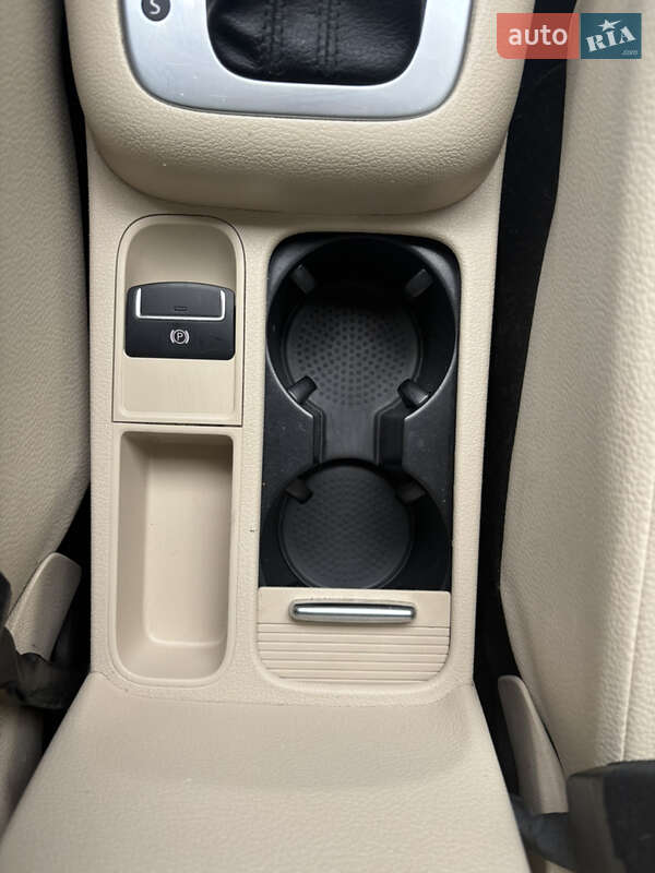 Внедорожник / Кроссовер Volkswagen Tiguan 2015 в Золочеве