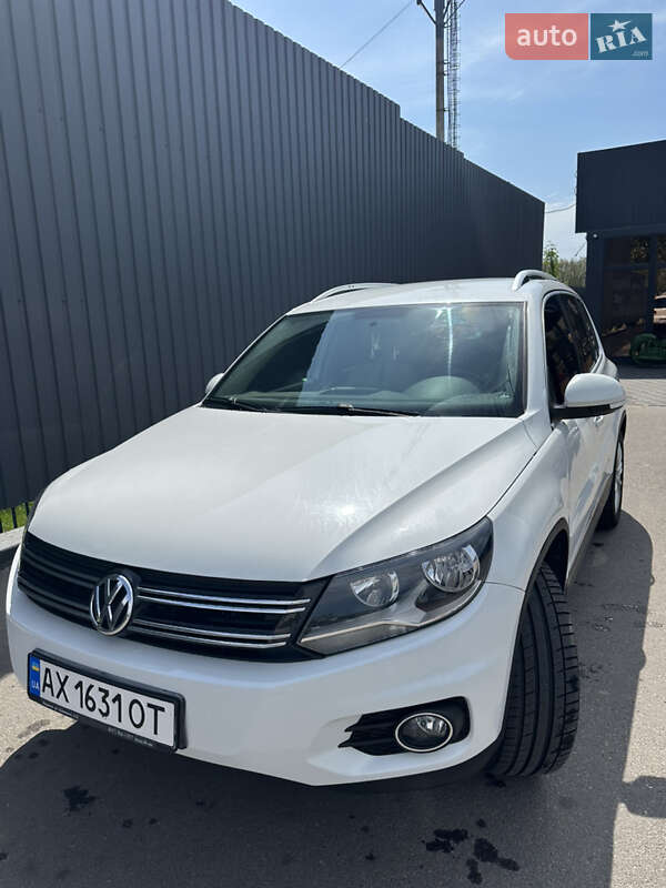 Внедорожник / Кроссовер Volkswagen Tiguan 2013 в 