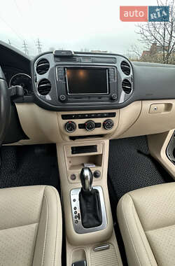 Внедорожник / Кроссовер Volkswagen Tiguan 2013 в 