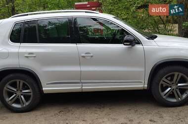 Внедорожник / Кроссовер Volkswagen Tiguan 2016 в 