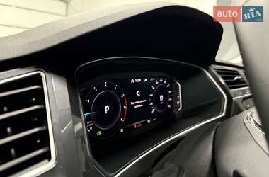 Позашляховик / Кросовер Volkswagen Tiguan 2021 в 