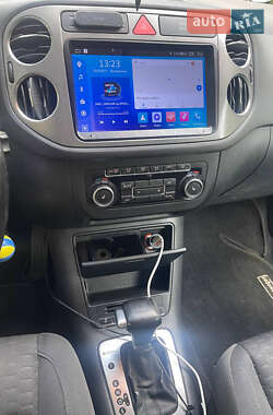 Позашляховик / Кросовер Volkswagen Tiguan 2010 в 