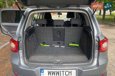 Позашляховик / Кросовер Volkswagen Tiguan 2010 в 
