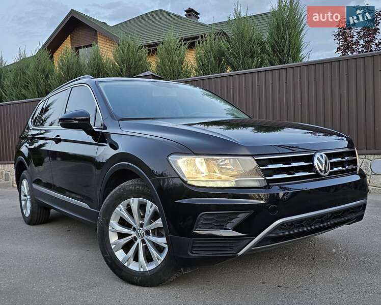 Внедорожник / Кроссовер Volkswagen Tiguan 2018 в 