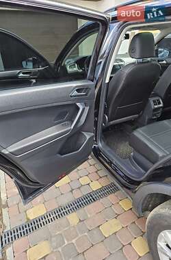 Внедорожник / Кроссовер Volkswagen Tiguan 2018 в 