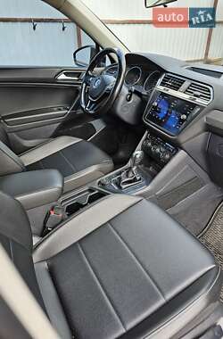 Внедорожник / Кроссовер Volkswagen Tiguan 2018 в 