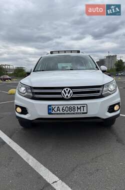 Позашляховик / Кросовер Volkswagen Tiguan 2016 в Києві