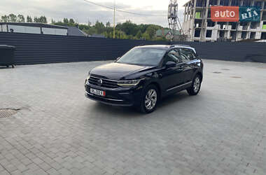 Позашляховик / Кросовер Volkswagen Tiguan 2021 в 
