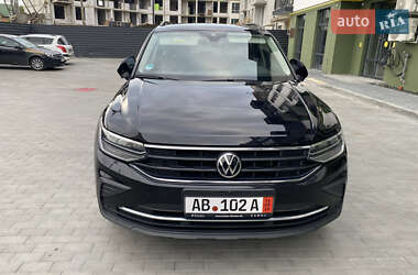Позашляховик / Кросовер Volkswagen Tiguan 2021 в 