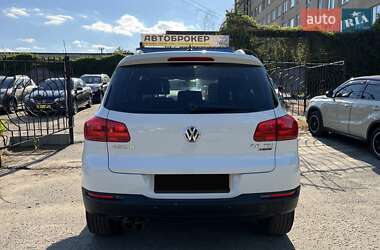 Позашляховик / Кросовер Volkswagen Tiguan 2015 в 