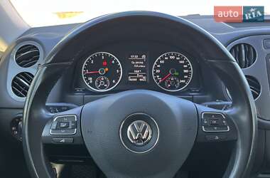 Позашляховик / Кросовер Volkswagen Tiguan 2015 в 