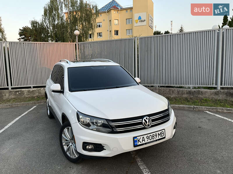 Позашляховик / Кросовер Volkswagen Tiguan 2012 в 