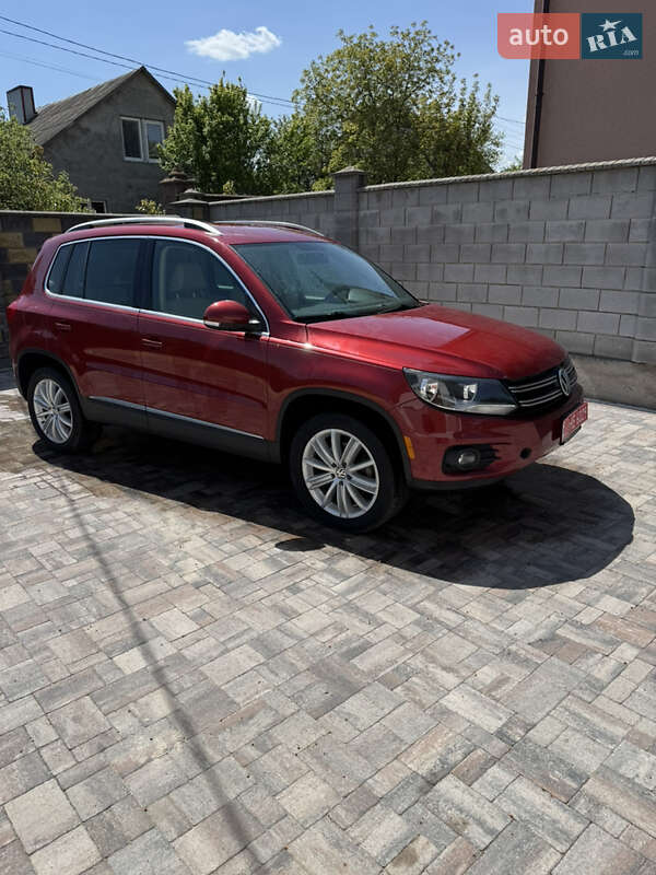 Внедорожник / Кроссовер Volkswagen Tiguan 2014 в 