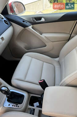 Внедорожник / Кроссовер Volkswagen Tiguan 2014 в 