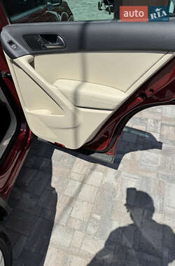 Внедорожник / Кроссовер Volkswagen Tiguan 2014 в 