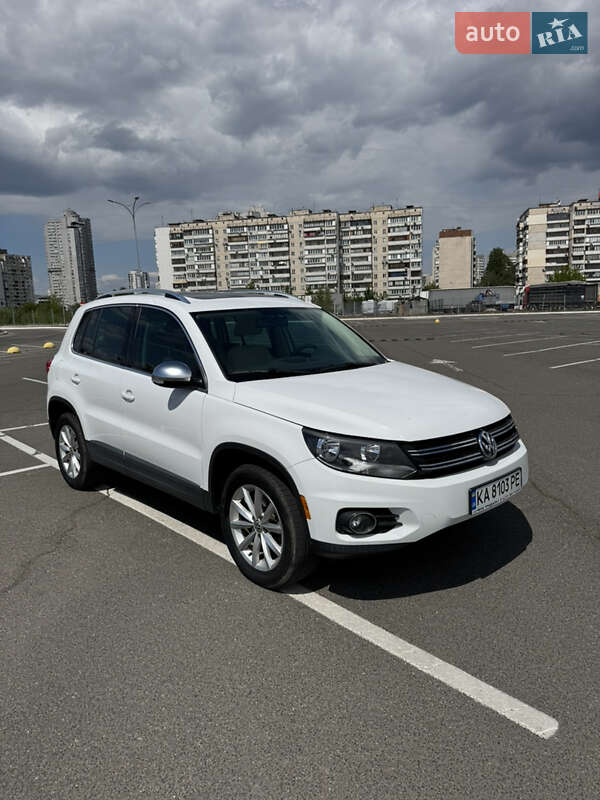 Внедорожник / Кроссовер Volkswagen Tiguan 2016 в 