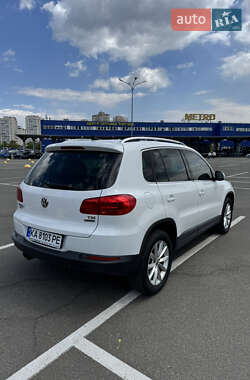 Внедорожник / Кроссовер Volkswagen Tiguan 2016 в 
