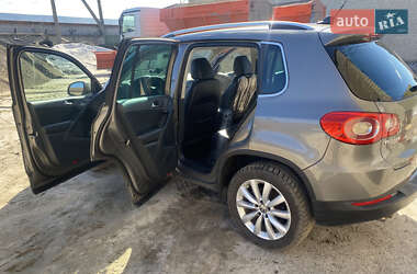 Позашляховик / Кросовер Volkswagen Tiguan 2010 в 