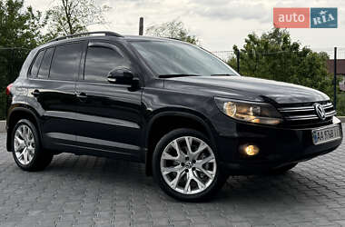 Позашляховик / Кросовер Volkswagen Tiguan 2012 в 