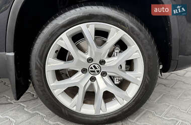 Позашляховик / Кросовер Volkswagen Tiguan 2012 в 