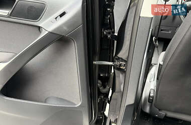 Позашляховик / Кросовер Volkswagen Tiguan 2012 в 