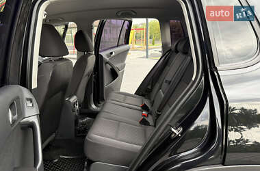 Позашляховик / Кросовер Volkswagen Tiguan 2012 в 
